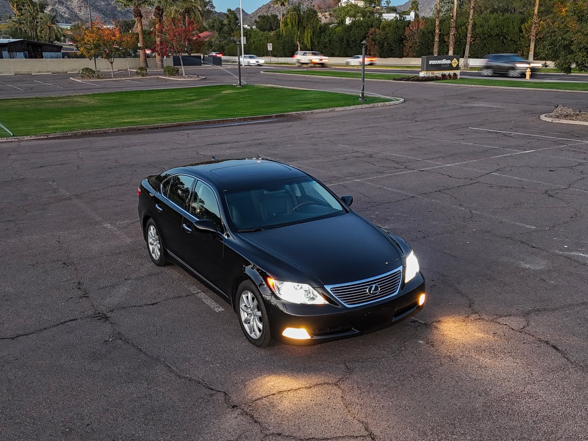 2008 Lexus LS460 — photo 1