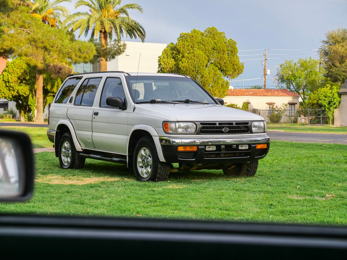 1999 Nissan Pathfinder — photo 1