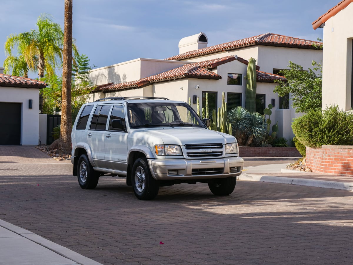 2001 Isuzu Trooper — photo 1